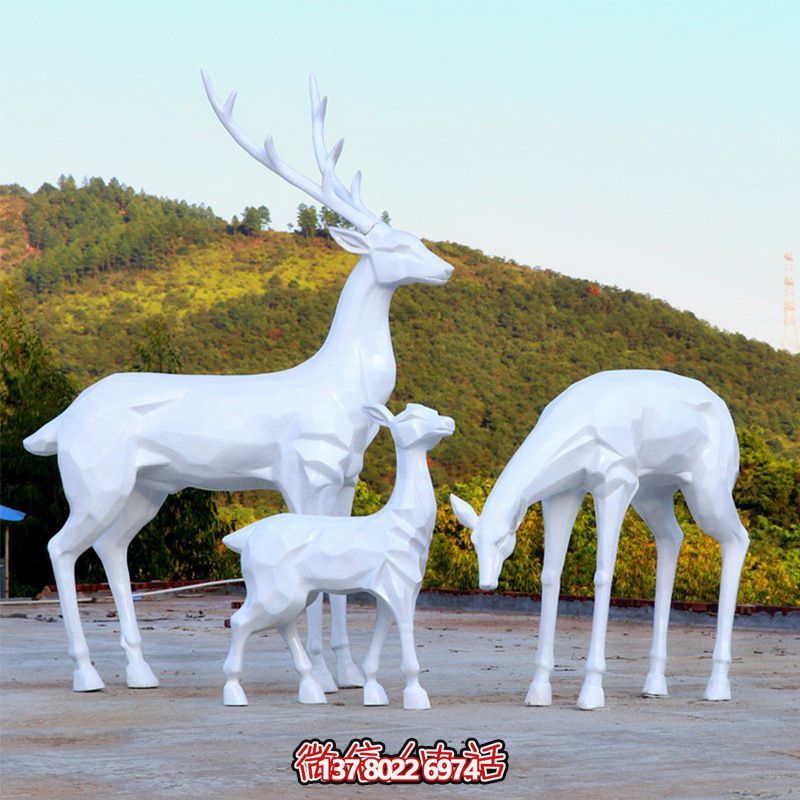 玻璃鋼梅花鹿雕塑,讓一家三口在公園戶外玩耍 玻璃鋼梅花鹿雕塑,讓一家三口在公園戶外玩耍