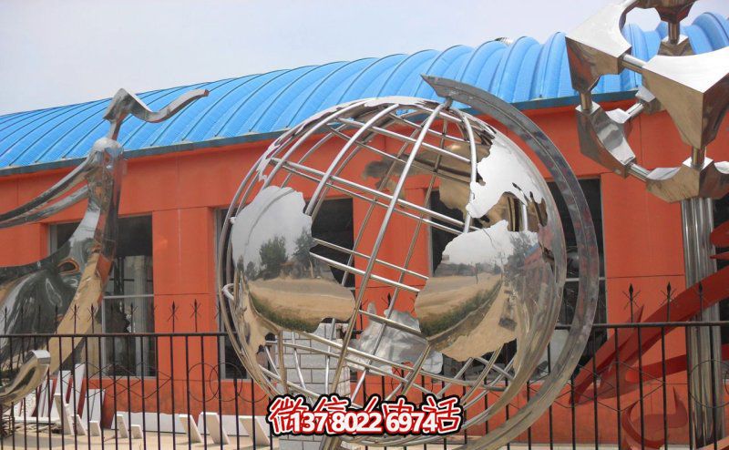 白鋼鏤空地球儀雕塑，為公園增添創(chuàng)意裝飾