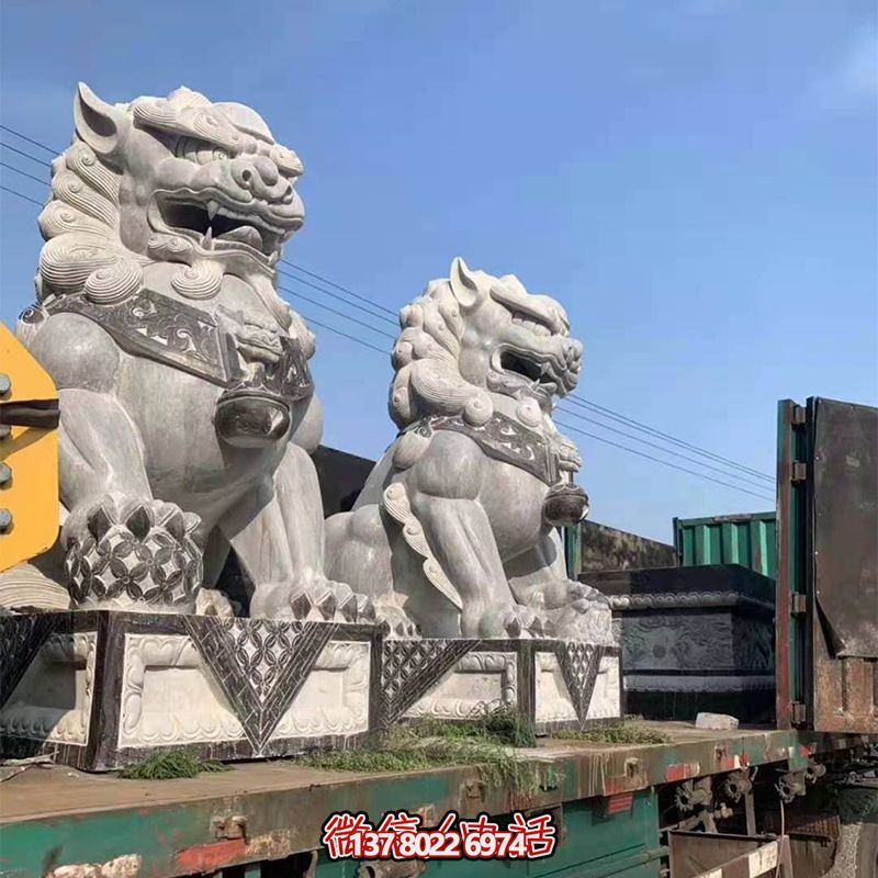 青石制大型仿真獅子雕塑，為鎮(zhèn)宅增添獨(dú)特魅力