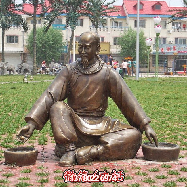 仿銅人物玻璃鋼景觀綠化草坪，提升公園創意氛圍