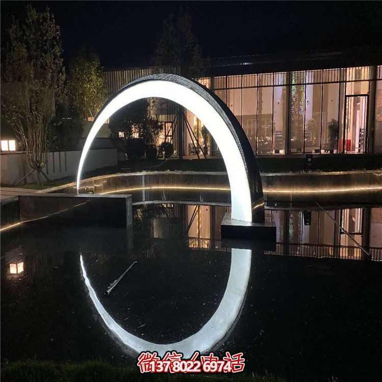 不銹鋼發(fā)光圓環(huán)雕塑，點(diǎn)亮戶外園林景觀