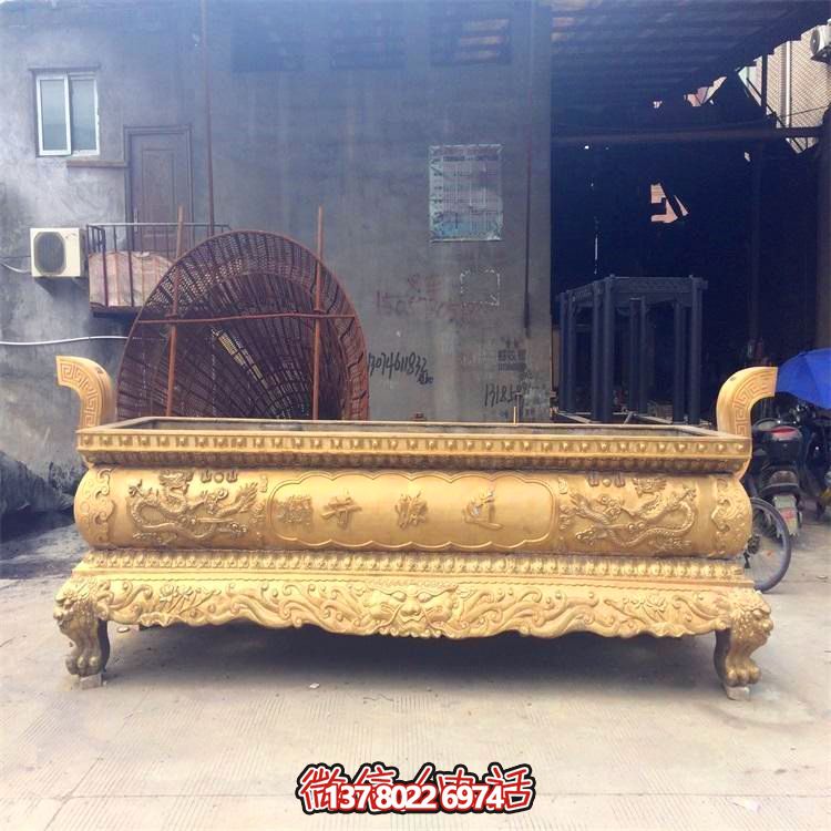 平口鍍金仿古香爐，為寺廟和戶外添彩