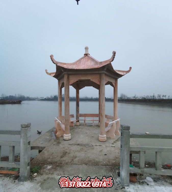 河邊大理石涼亭雕塑，欣賞晚霞紅