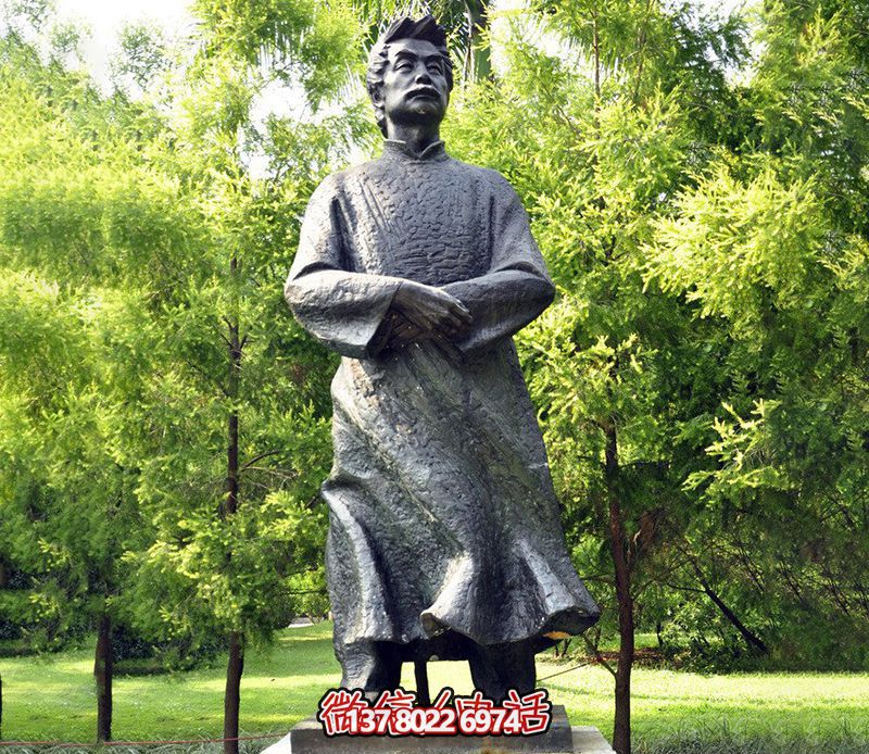 玻璃鋼魯迅人物雕塑，為公園景觀裝飾點綴