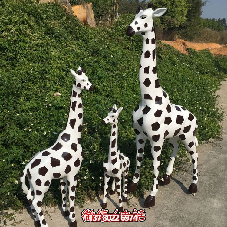 長頸鹿玻璃鋼雕塑，珍藏一家三口的美好回憶