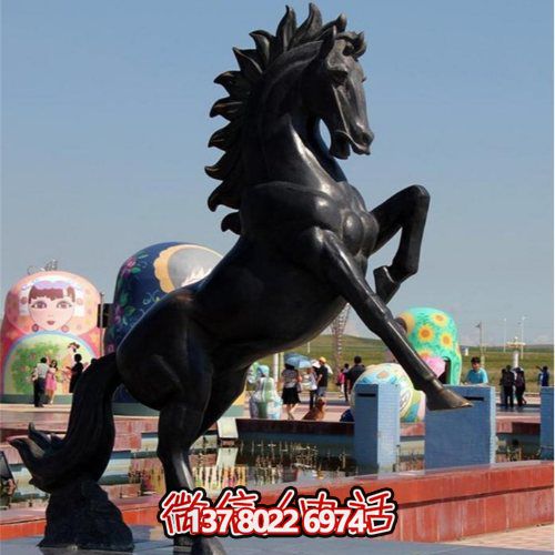 大型仿銅馬玻璃鋼雕塑，為廣場景觀增添無限精彩