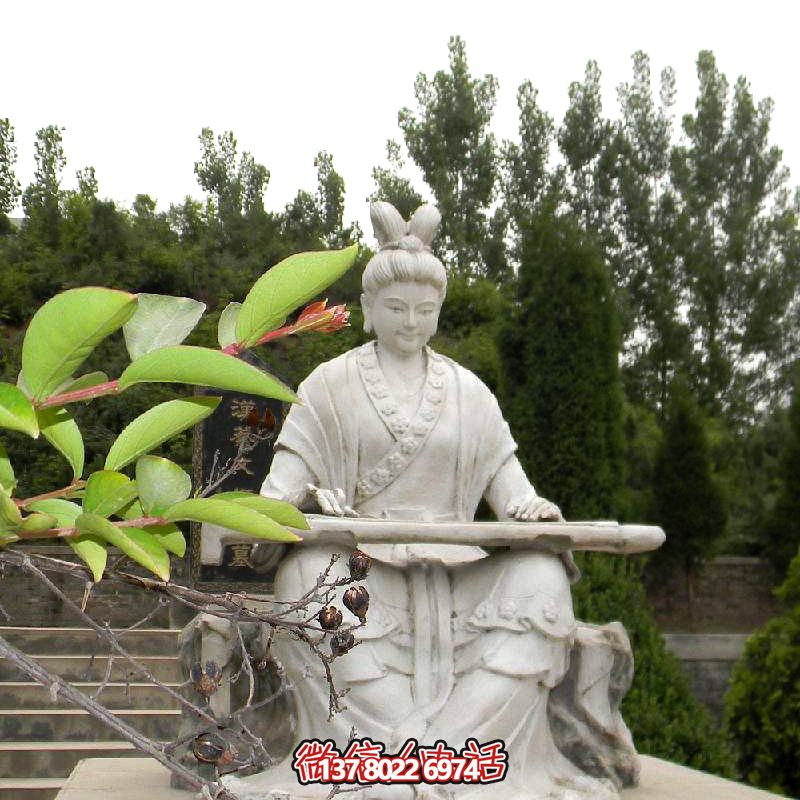 彈琴游玩古代景區(qū)，感受石雕雕塑之美