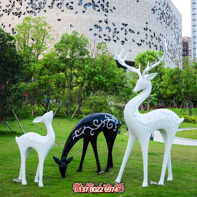 玻璃鋼彩繪黑白鹿雕塑，為小區(qū)增添創(chuàng)意美感