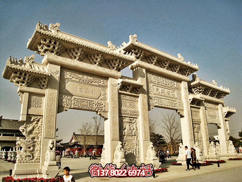 寺廟門前擺放漢白玉浮雕鏤空工藝三門石雕牌樓 寺廟門前擺放漢白玉浮雕鏤空工藝三門石雕牌樓