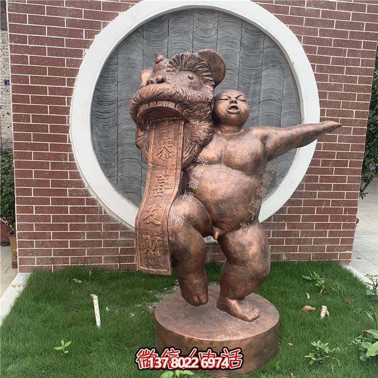 小區(qū)廣場(chǎng)擺放玻璃鋼小品人物雕塑