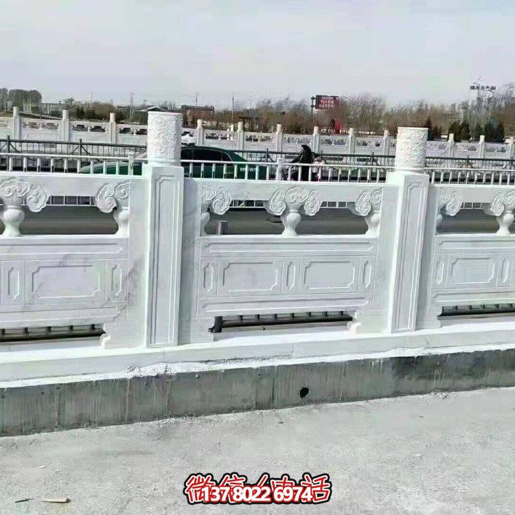 城市街道擺放漢白玉雕刻防護(hù)欄板